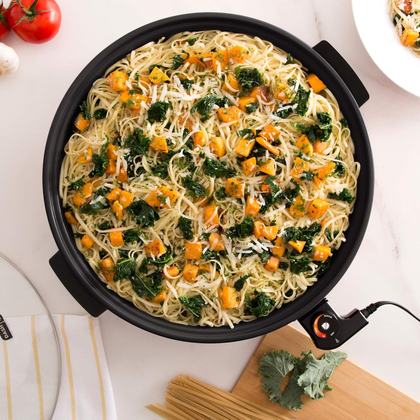 Dash Family Size Electric Skillet with 14 Inch Nonstick Surface + Recipe Book for Pizza, Burgers, Cookies, Fajitas, Breakfast & More, 20 Cup Capacity, 1400-Watt - Black